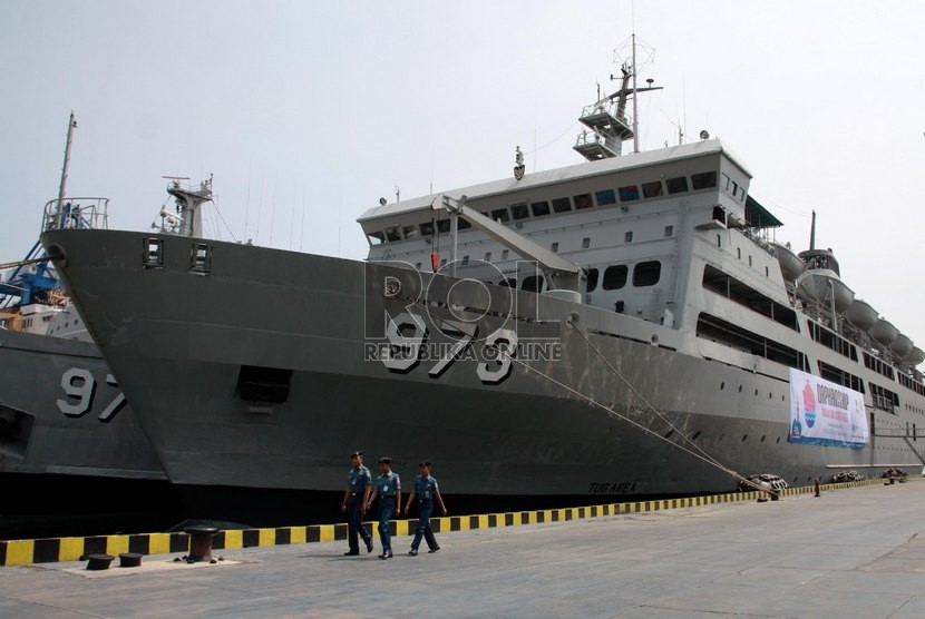 TNI AL Kirim 2 Kapal Perang untuk Vaksinasi Covid-19 di Pesisir NTT